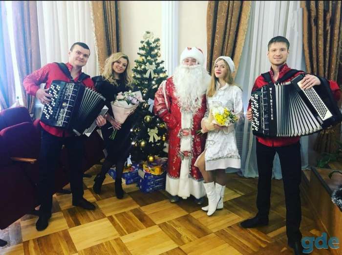 Дед Мороз и Снегурочка, фотография 1
