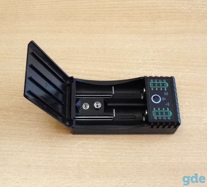 Зарядное устройство BTY V202+ (с дефектом). Дефект: левый слот заряжает медленно. Комплект: инструкция, коробка., фотография 2