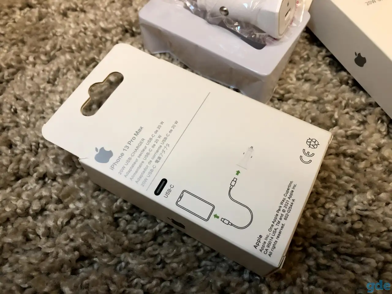 Авто-адаптер Apple USB-C 20 Вт, фотография 3