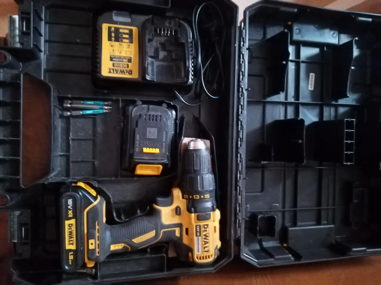 Шуруповерт DeWalt, фотография 1