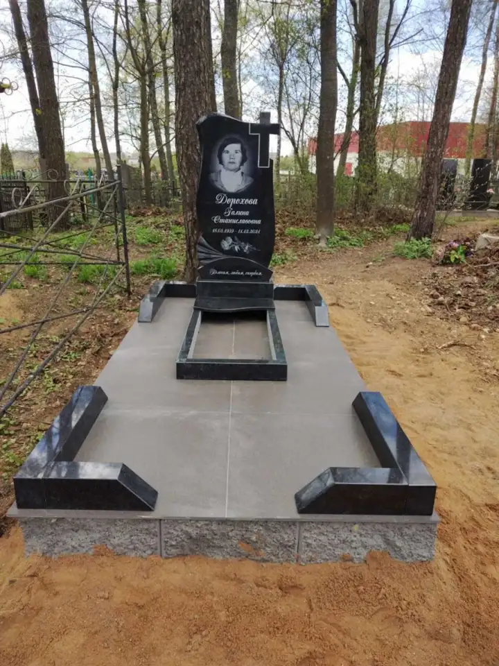 ПАМЯТНИК ГОРИЗОНТАЛЬНЫЙ НА 2ЧЕЛ. ИЗ ГРАНИТА В-14 Воложин и н, фотография 2