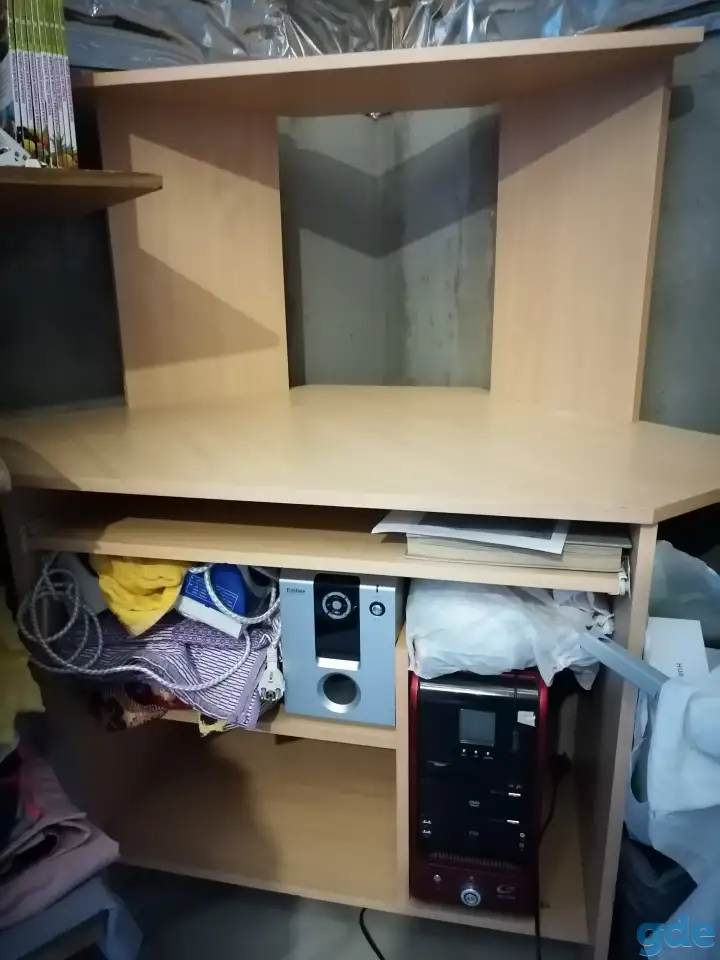 Продается компьютерный стол, фотография 1