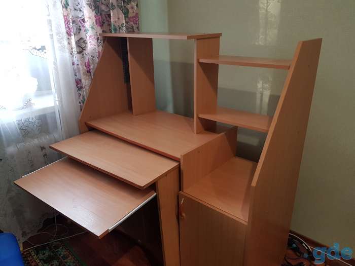 Продаётся компьютерный стол, фотография 1