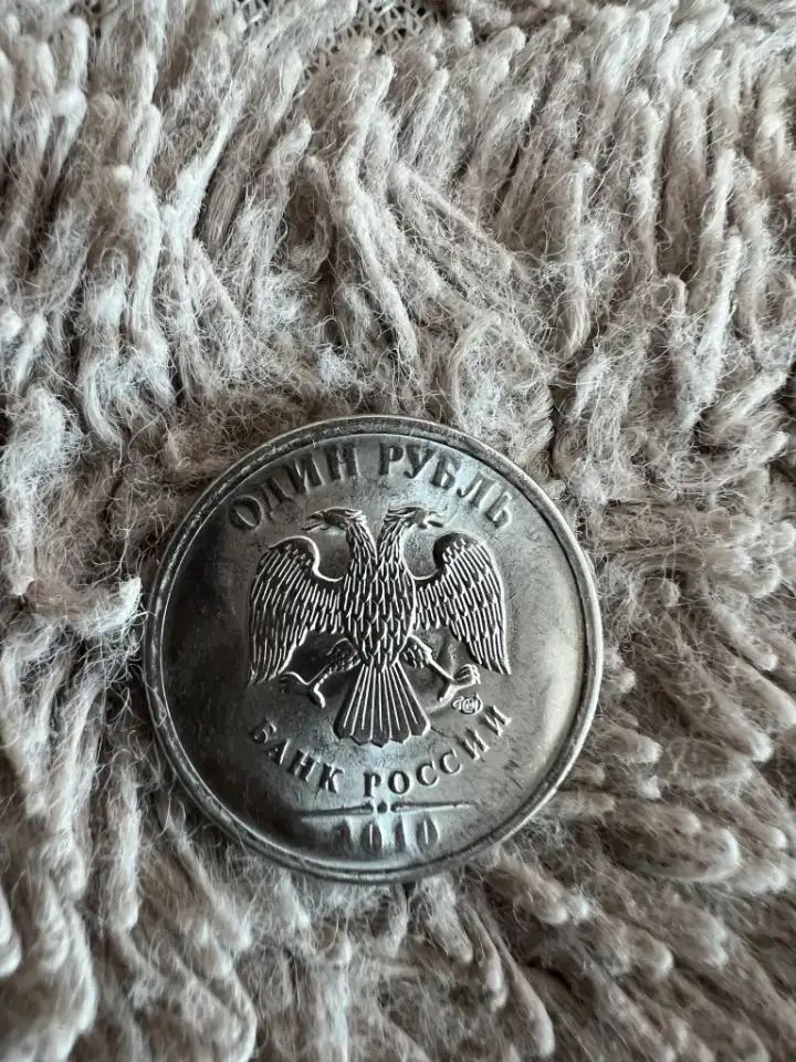Рубль 2010г редкий брак, фотография 4