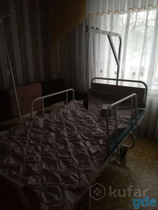 Медицинская кровать с матрасом против пролежней и средствами для ухода за лежачимбольным, фотография 2