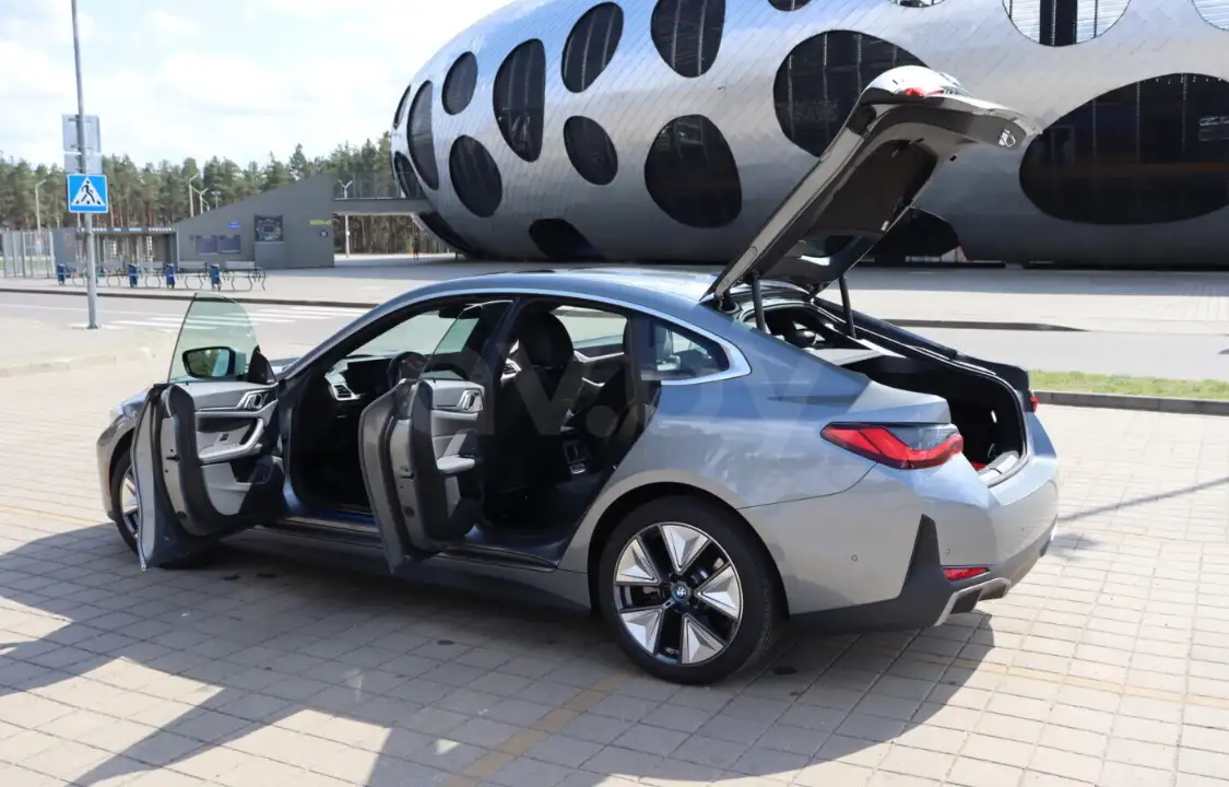 BMW i4, фотография 4