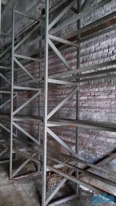 Помещение со стеллажами и штабеллером, фотография 5