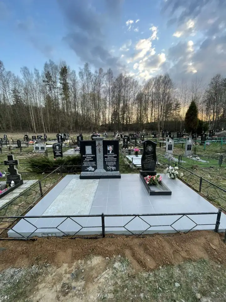 Памятники из чёрного и цветного гранита.Благоустройство, фотография 3