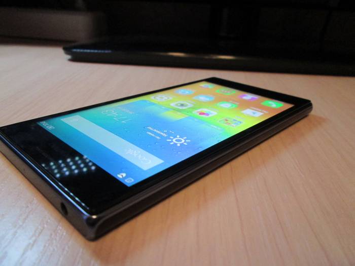 Телефон Lenovo P70-A, фотография 2