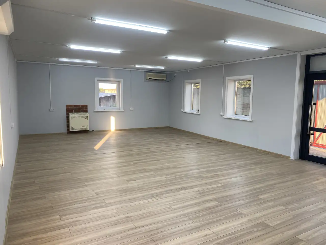 Аренда торгового павильона площадью 60.8м2, Дёмина 12А, фотография 10