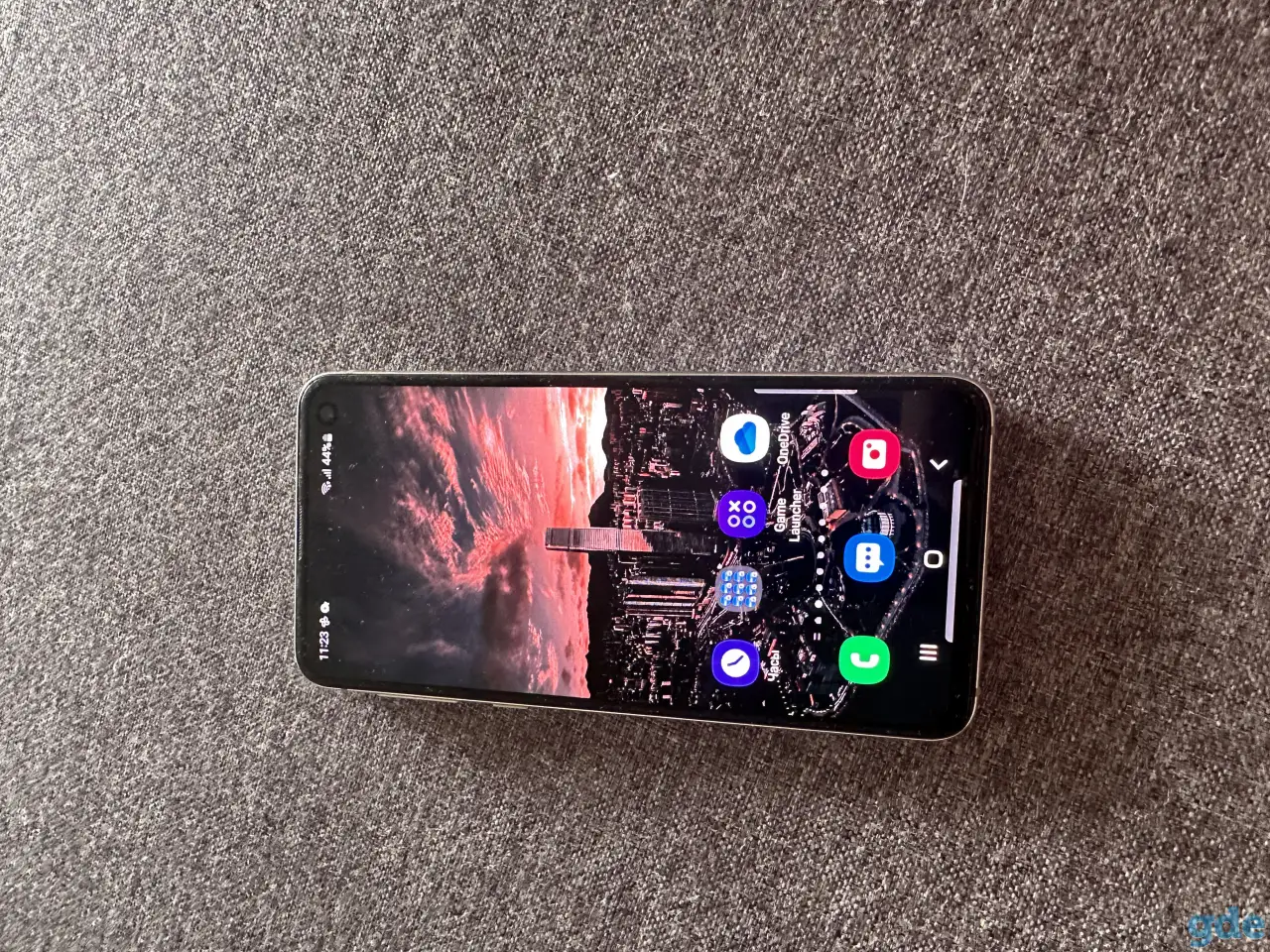 Samsung s10e, фотография 1