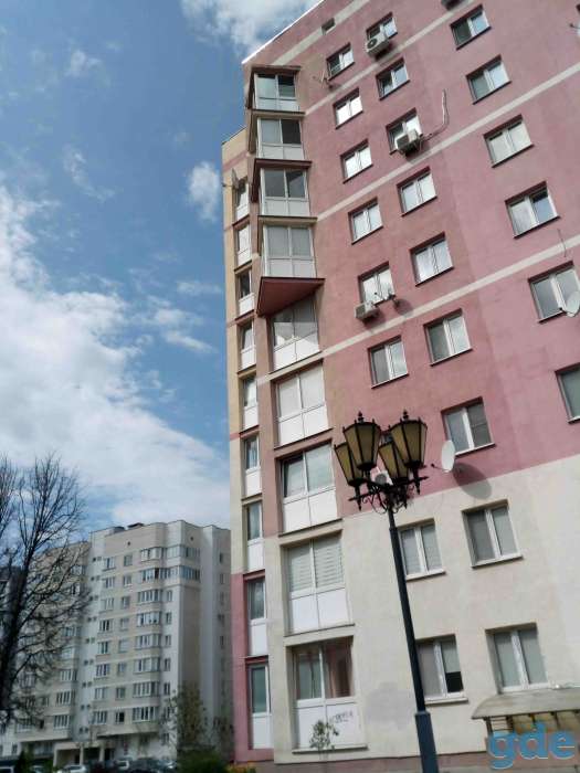 Современная укомплектованная квартира 67м в центре с закрытым парковочным местом и хорошим видом из окон, фотография 1