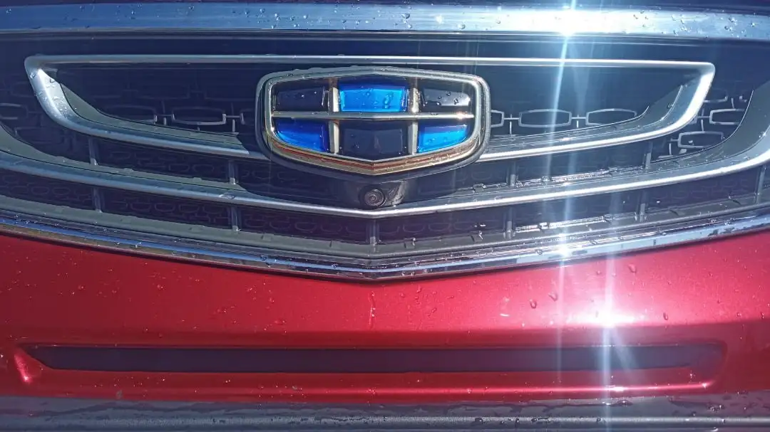 Вставки верхние в бампер Geely Atlas, фотография 2
