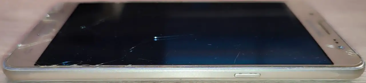 Смартфон Samsung Galaxy J5 2016, фотография 3