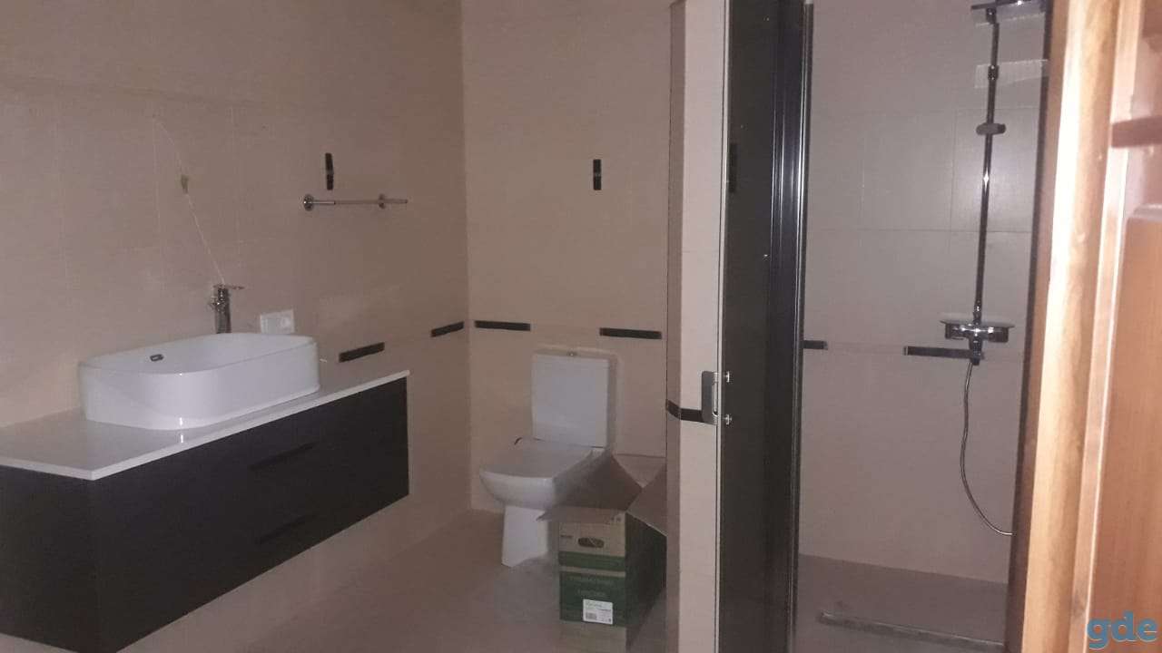 Грузия 267 кв 4 комн , 2 гостиничных,  2 санузла,  кухня , камин , мебель практически вся,  техника , газ вода отопление, фотография 8