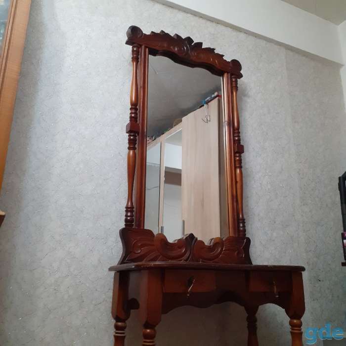 Резной стол с зеркалом, фотография 1