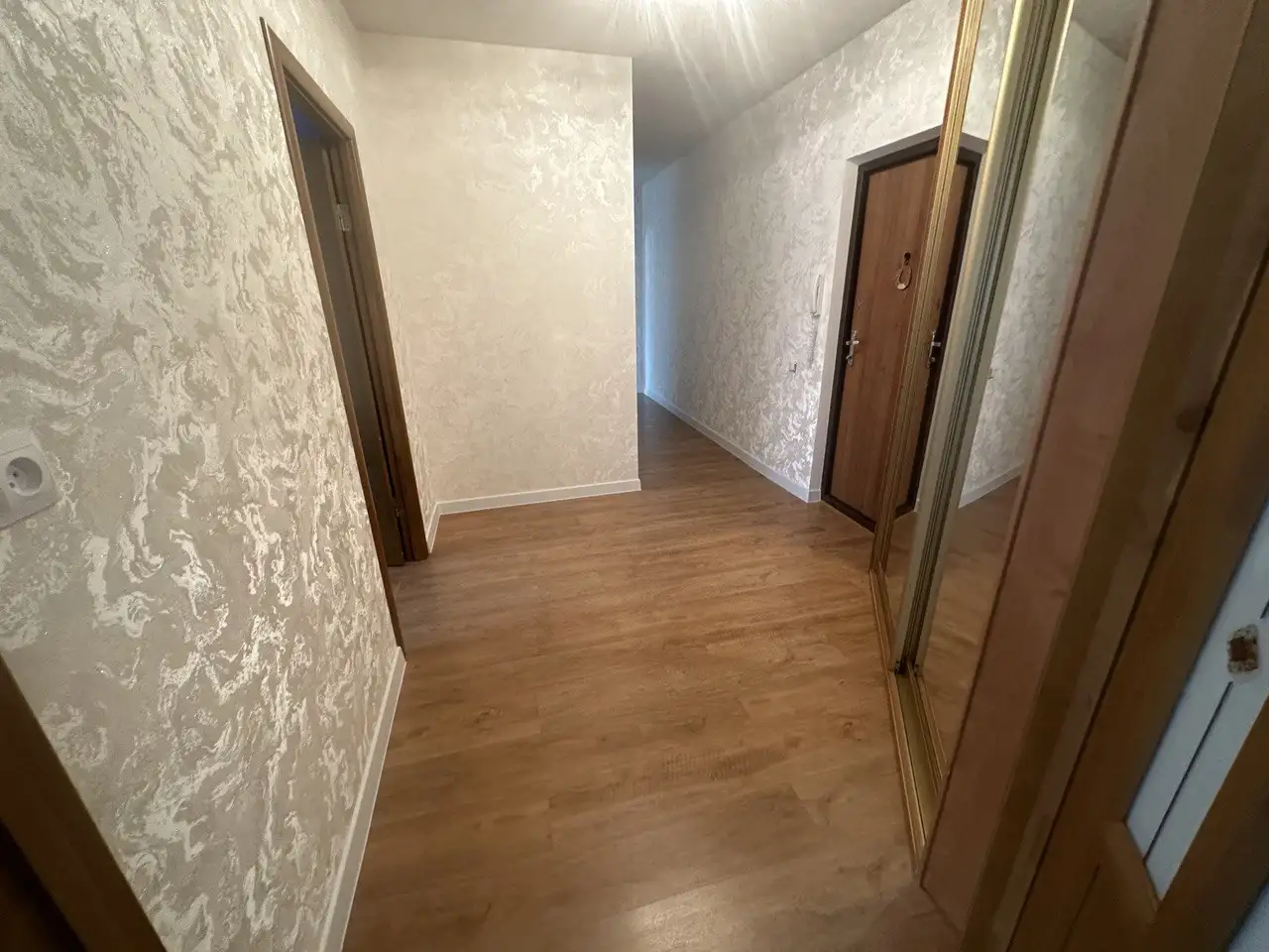 Трехкомнатная квартира 75м.кв, Г., фотография 2