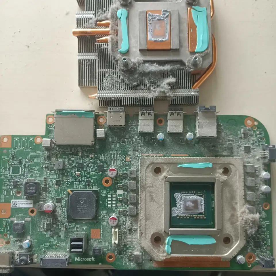 Чистка Xbox от пыли, замена термопасты MX4, фотография 3