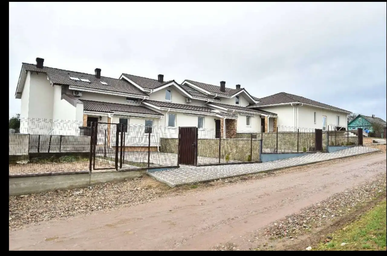 Аренда на длительный срок: таунхауз, г. Фаниполь, фотография 1