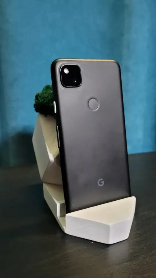 Смартфон Google Pixel 4a черный, фотография 3