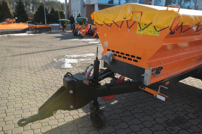 Пескоразбрасыватель PRONAR T130  , фотография 4