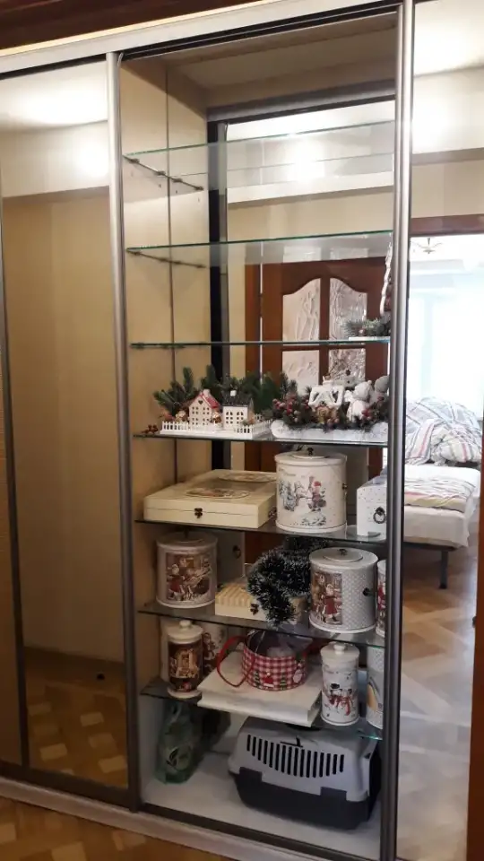 Полки стеклянные 8х300х905 мм и креплением. Зеркало 915х1245 мм., фотография 10