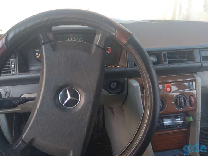 Машина Mercedes-Benz E-Class, фотография 1