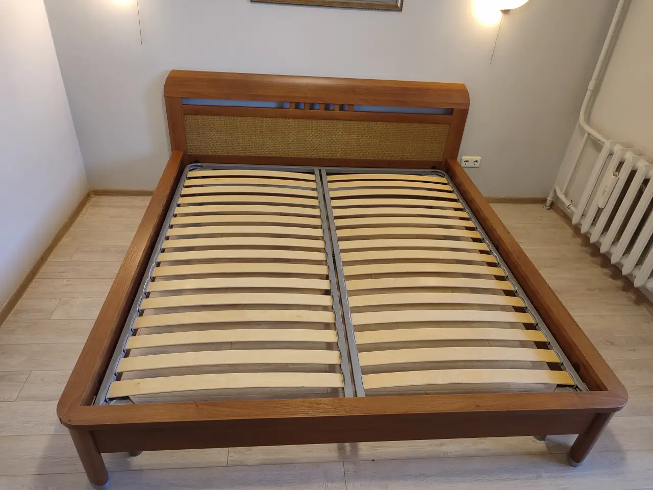 Продам кровать под матрас 180х200., фотография 1