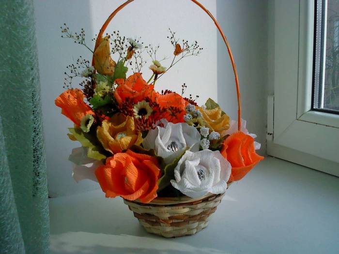 Корзинки из цветов с конфетами., фотография 7