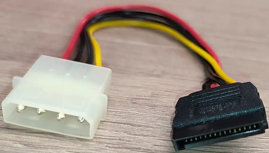 Переходник Molex-SATA, фотография 4