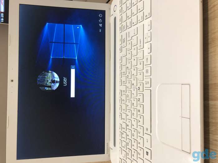 Ноутбук Toshiba рабочий, фотография 1