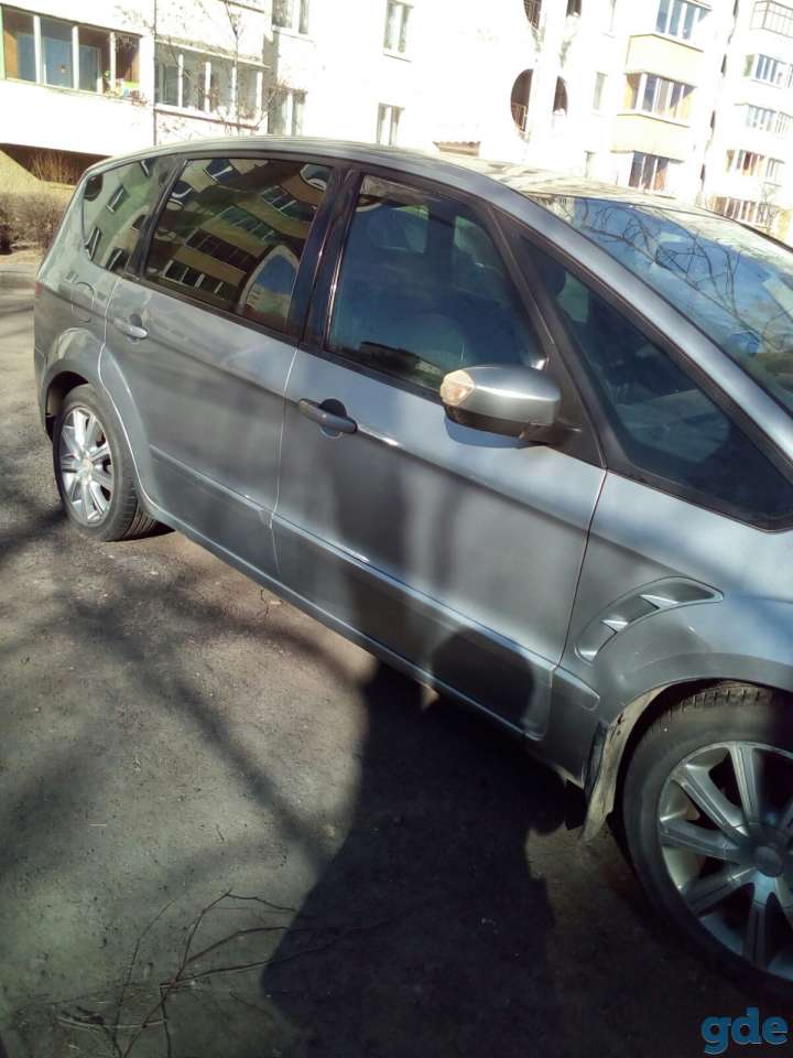 Автомобиль минивен Ford S-MAX, фотография 2
