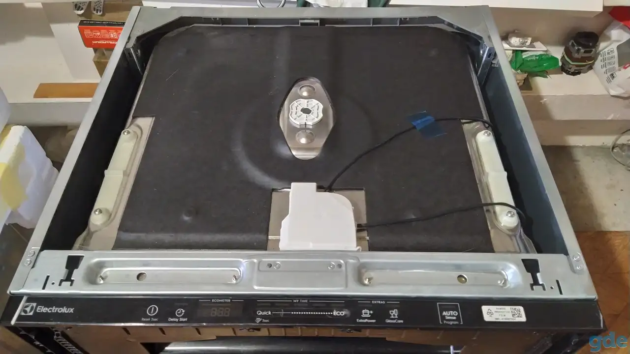 Встраиваемая посудомоечная машина Electrolux EMG48200L, фотография 2