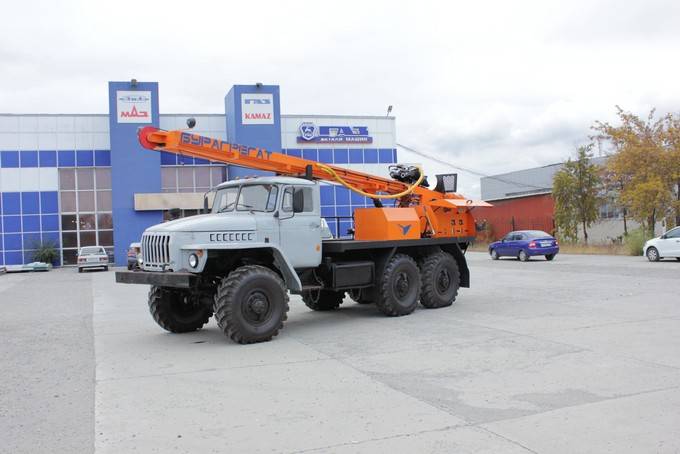 Установка разведочного бурения УРБ-2А-2 , фотография 1