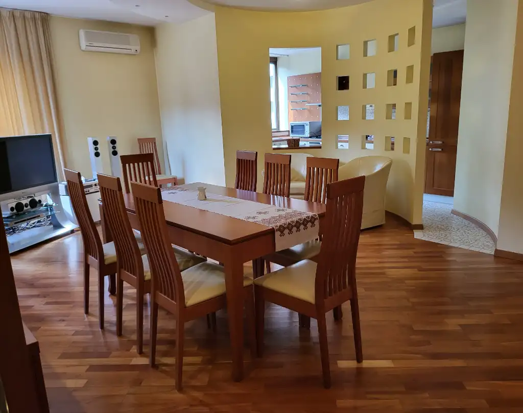 Продам 6-комн.кв. ул.Азгура 1 пл. Победы, фотография 1