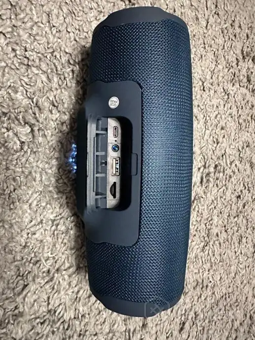 Колонка JBL CHARGE 4 новая ни разу не пользования, фотография 3