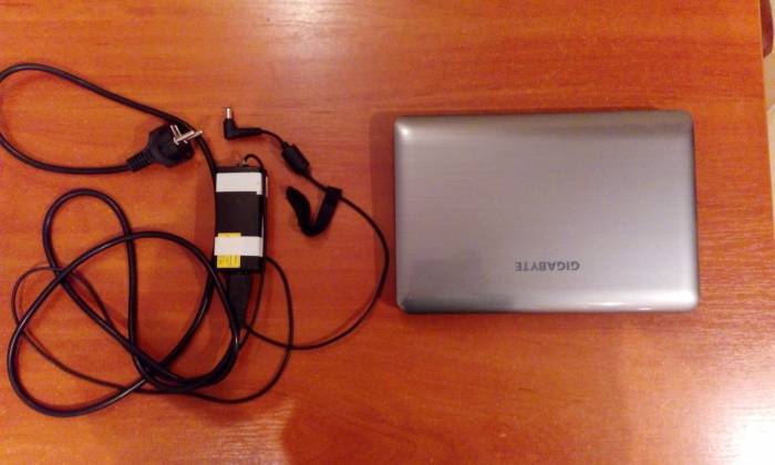 Продам Нетбук Gigabyte Q1000C-12FSBY-00, фотография 1