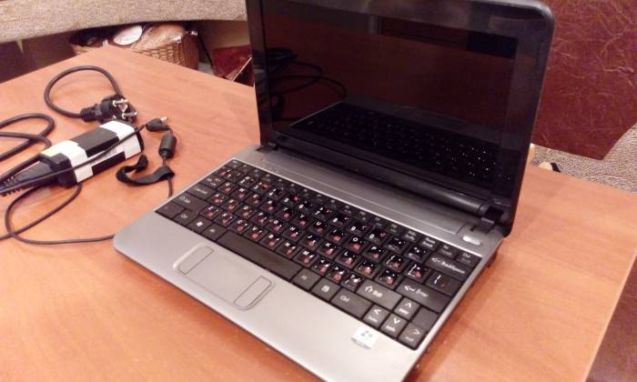 Продам Нетбук Gigabyte Q1000C-12FSBY-00, фотография 2