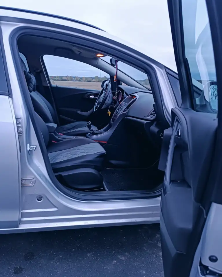 Opel Astra j (2015 г.) / Опель астра j 2015, фотография 4