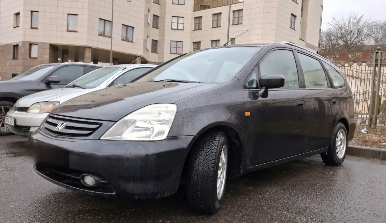 Honda Stream I, 7 мест, 2001 г. 1.7 бензин, механика, передний привод, фотография 1