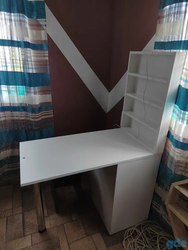 Маникюрный стол, фотография 1