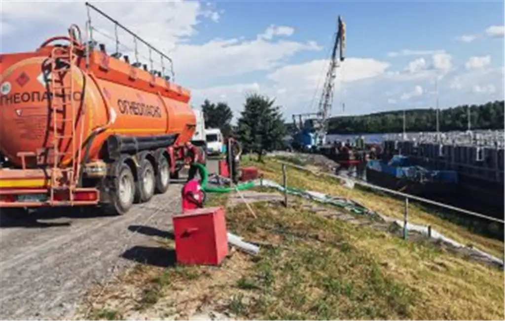 Перекачка светлых и тёмных нефтепродуктов, фотография 1
