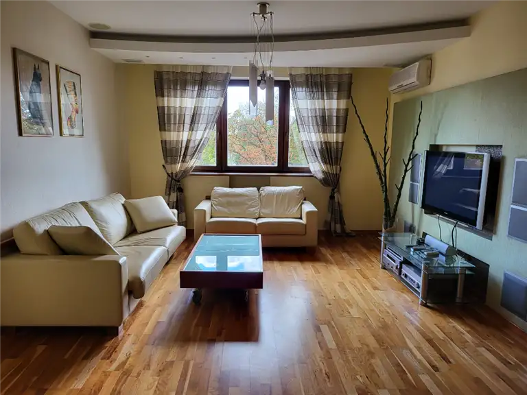 Продам 6-комн.кв. ул.Азгура 1 пл. Победы, фотография 2