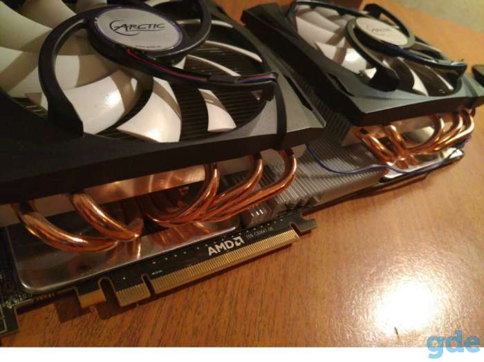Видеокарта Radeon HD 6990, фотография 1