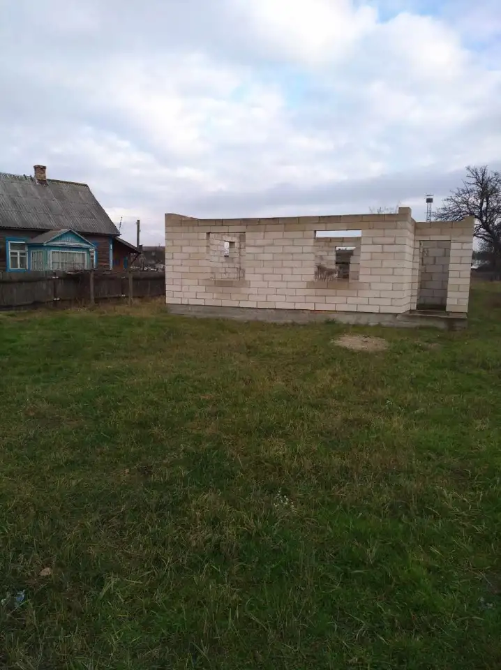 Продам участок в Микашевичах с недостроенным домом и гаражом, фотография 1