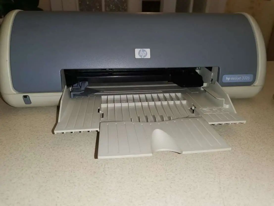 струйный цветной принтер модель HP Deskjet 3325, фотография 1