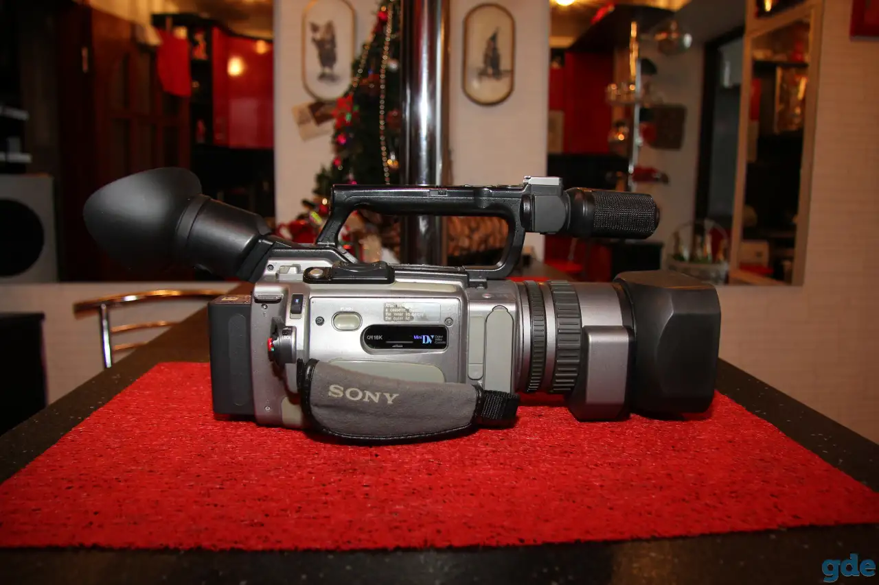 Видео камера SONY -DCR-VX2100E, фотография 1