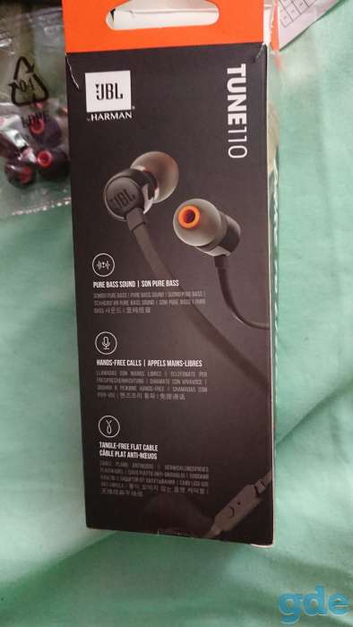Телефон HTC one V и наушники jbl tune 110, фотография 2
