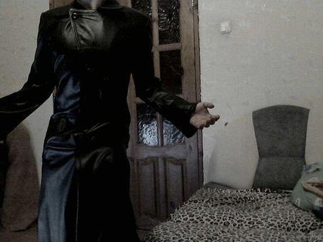 стильный кожаный плащ, фотография 1