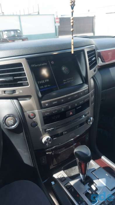 LEXUS LX570 III рестайлинг, фотография 8